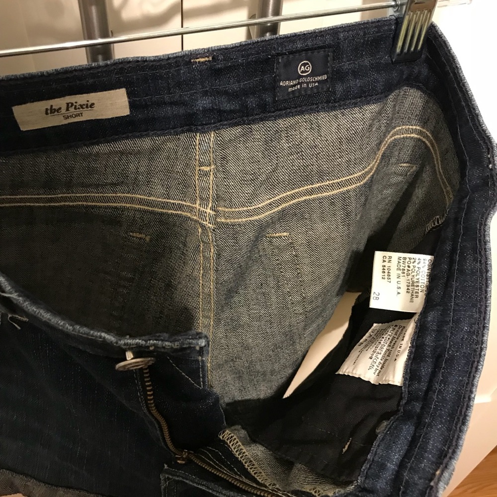 AG Jeans “the pixie” shorts in dark was size 28 - Picture 3 of 3